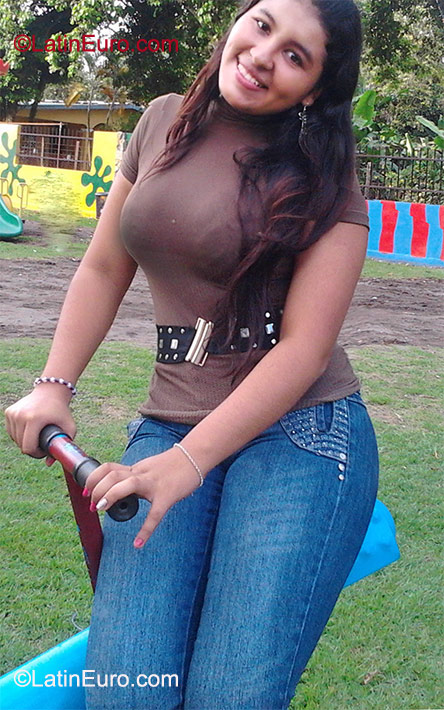 Date this hard body Panama girl Yeraldine from Panama PA201