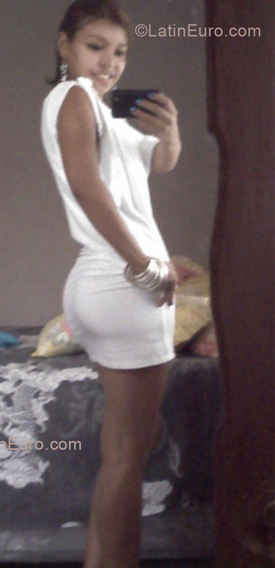 Date this attractive Honduras girl Winora from La Ceiba HN1144