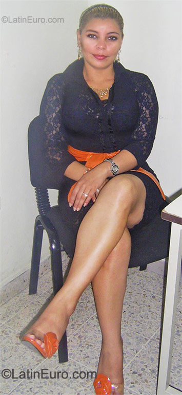 Date this tall Honduras girl Cris from Tegucigalpa HN561