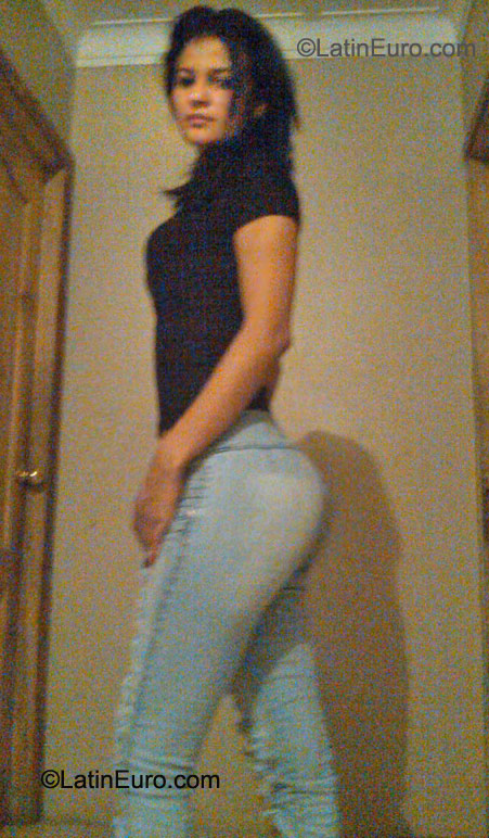 Date this georgeous Ecuador girl Hanna77 from Guayaguil EC142