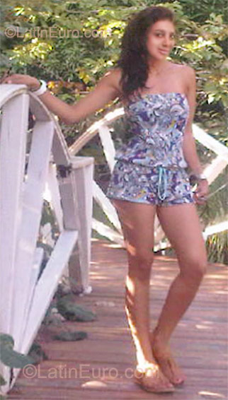 Date this foxy Honduras girl Ana from La Ceiba HN592