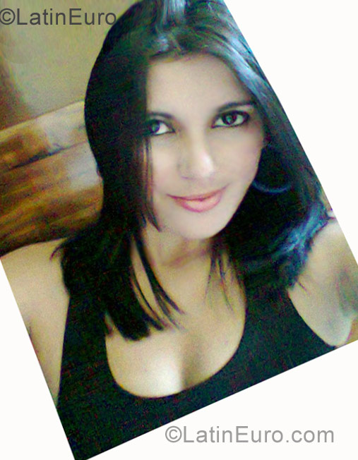 Date this charming Brazil girl Aline Roberta from Manaus BR6379