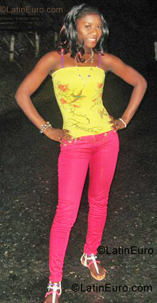 Date this tall Jamaica girl Petal from Kingston JM473