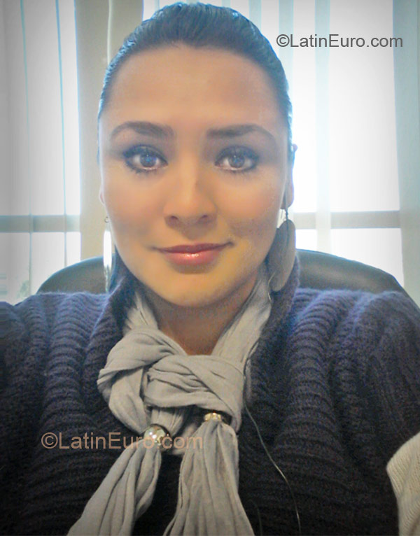 Date this attractive Mexico girl Monica from Guadalajara MX691