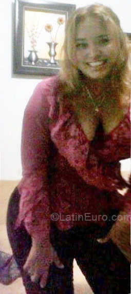 Date this voluptuous Panama girl Kelly from Panama City PA278