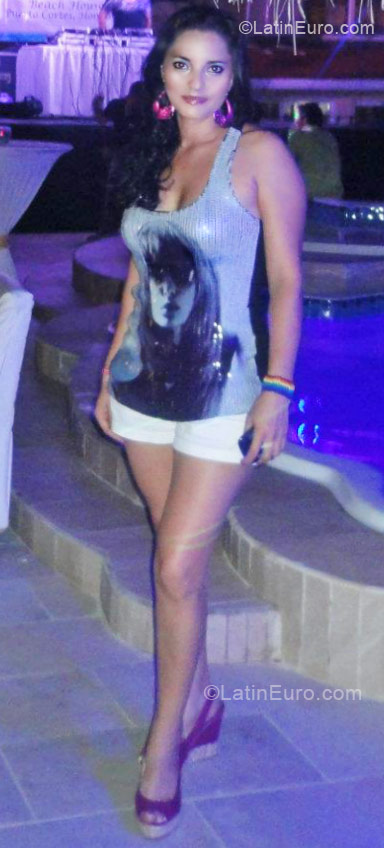 Date this hot Honduras girl Luz from Roatan HN680