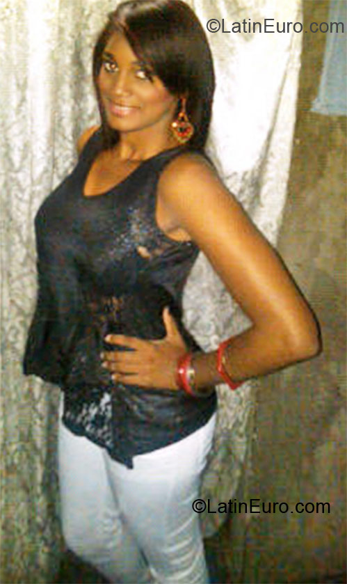Date this young Dominican Republic girl Claritza smith from Santiago DO21680