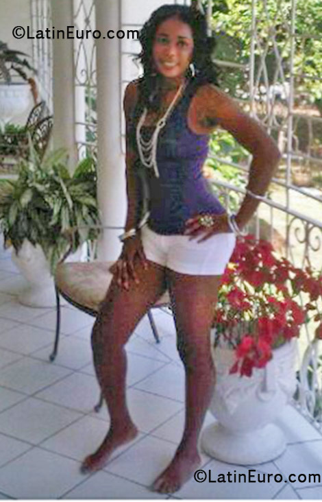 Date this sensual Jamaica girl Avi from Kingston JM540
