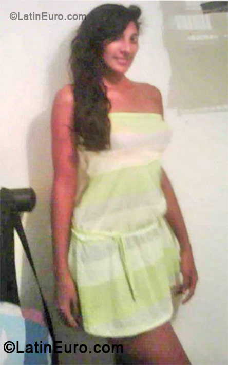 Date this hard body Brazil girl Ariana from Barranquilla BR6706