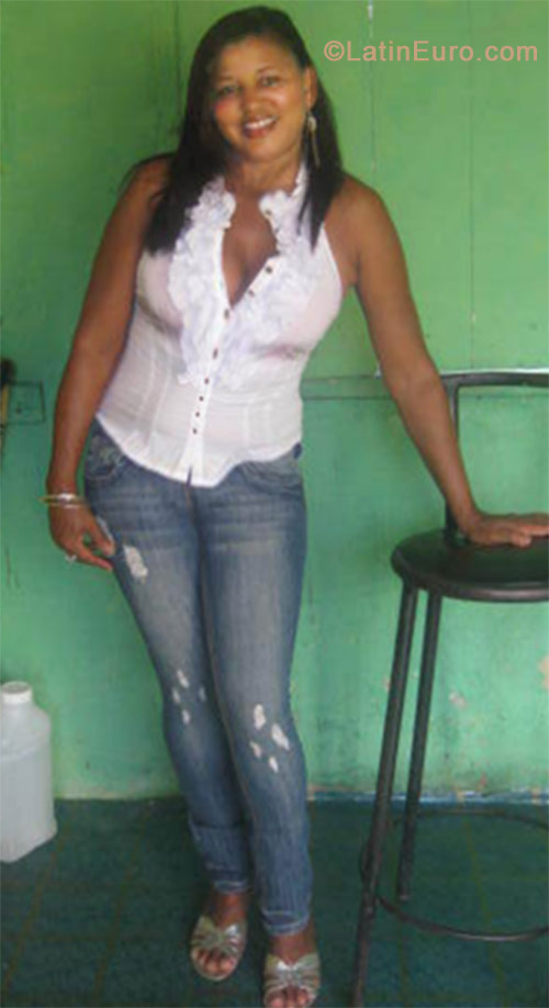 Date this attractive Dominican Republic girl Belquis from San Francisco De Macoris DO11775
