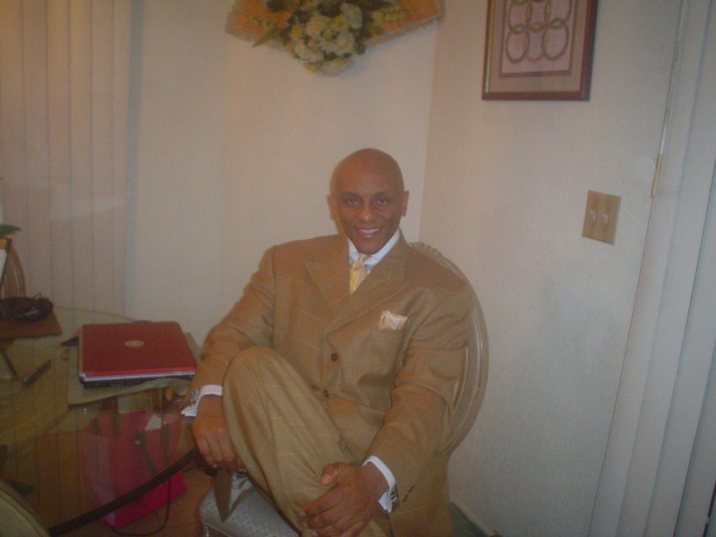 Date this happy United States man Pondre from Redondo Beach US13176