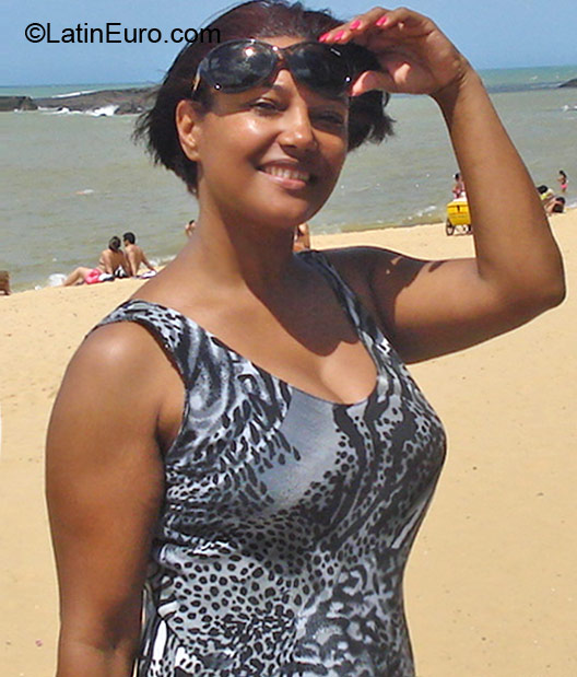 Date this voluptuous Brazil girl Hemilie from Rio De Janeiro BR6792