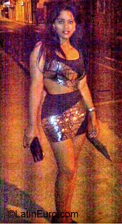 Date this hard body Dominican Republic girl Alveri from San Francisco De Macoris DO11483