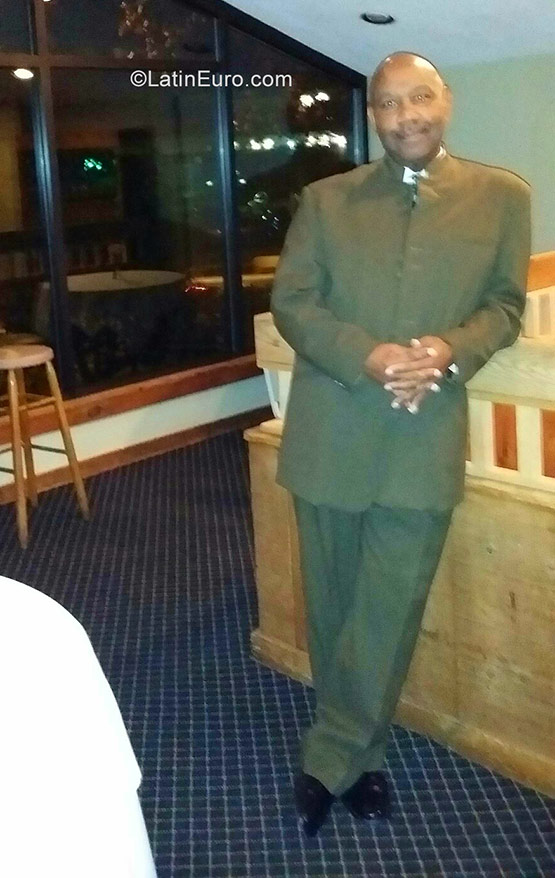 Date this beautiful United States man Roland from New Britain US13251