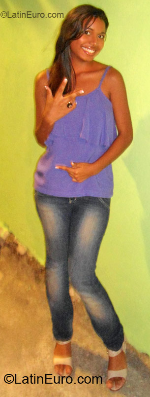 Date this sensual Brazil girl Deyse from Recife BR6836