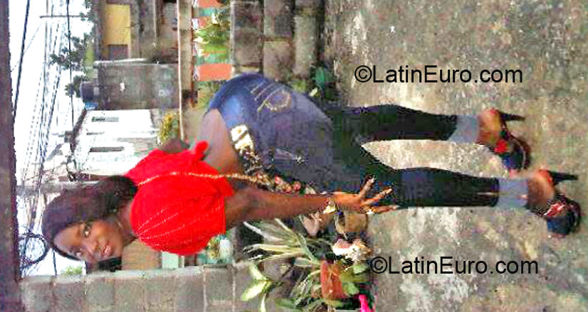 Date this nice looking Dominican Republic girl Nelsy from Santo Domingo DO22158