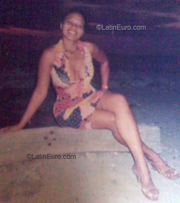 Date this nice looking Honduras girl Aurora guzman f from La Ceiba HN690