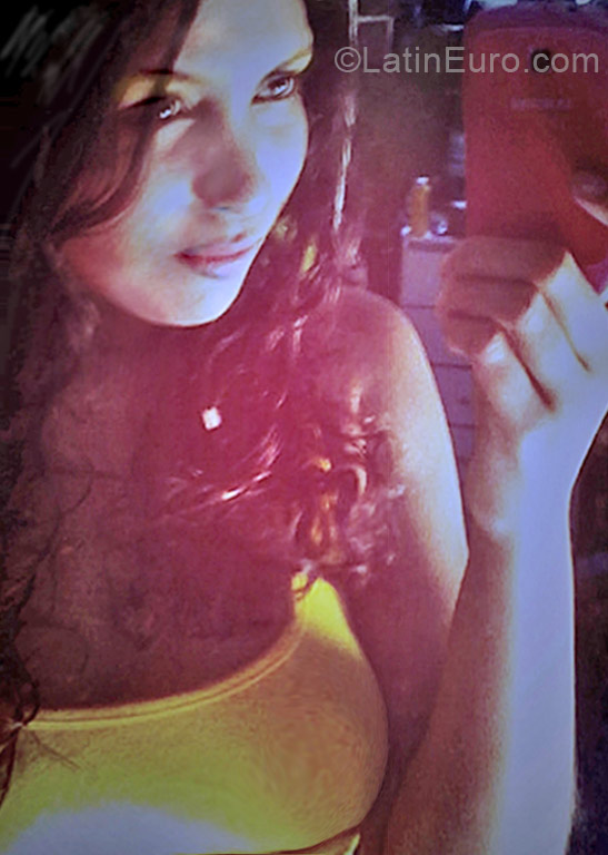 Date this pretty Brazil girl Kecia from Fortaleza BR6909