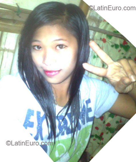 Date this exotic Philippines girl Decerie from binalonan PH485
