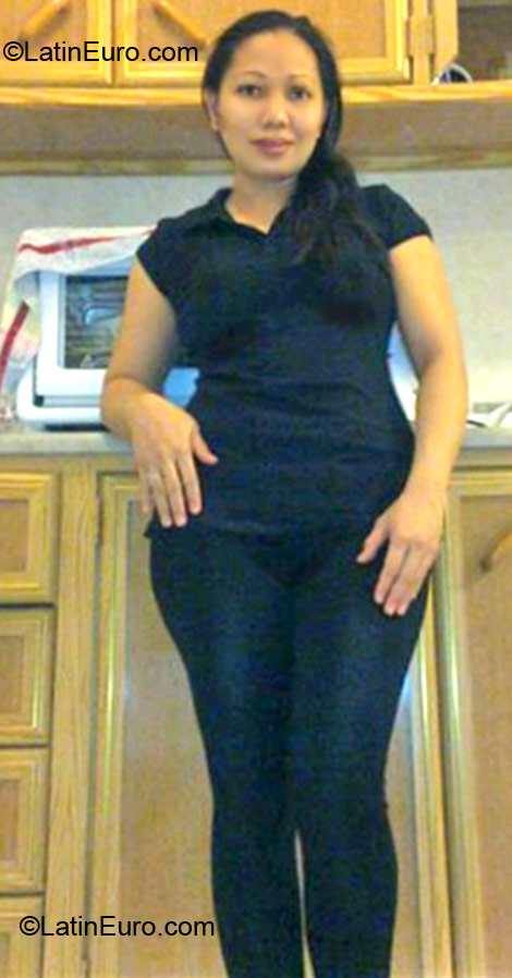 Date this charming Philippines girl Alelie from Manila PH496