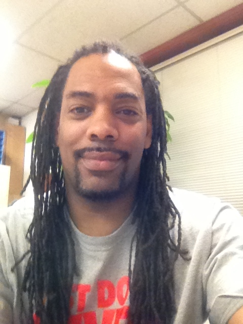 Date this tall United States man Larre from Sacramento US13439