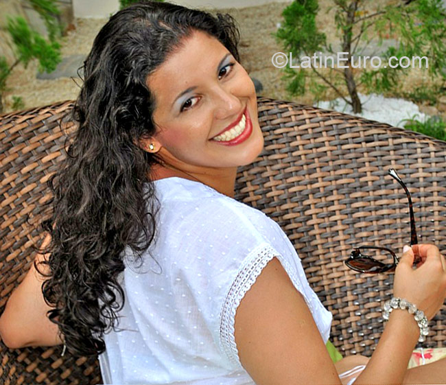 Date this athletic Brazil girl Alessandra from Sao Paulo BR7017
