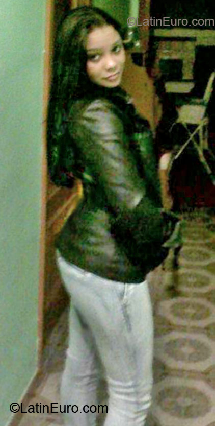 Date this young Dominican Republic girl Arianni from Santo Domingo DO22039