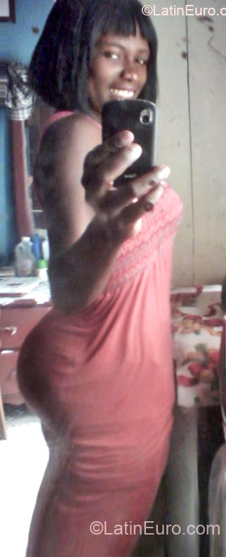 Date this foxy Jamaica girl Suzinnett from St. Ann JM658