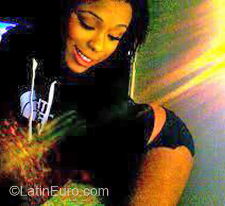 Date this nice looking Jamaica girl Kitten from Kingston JM683