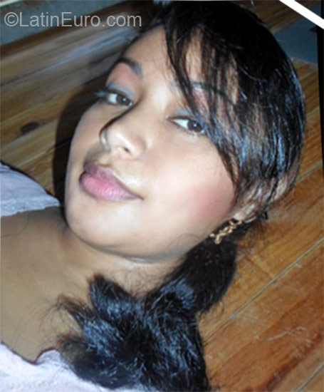 Date this exotic Honduras girl Ivethe from Roatan HN731