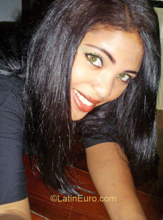 Date this georgeous Brazil girl Suzana from Salvador BR9812