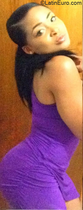 Date this good-looking Jamaica girl Shelly from Kingston JM1080