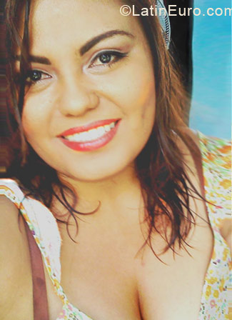 Date this georgeous Mexico girl CYNDI19 from Valles MX746