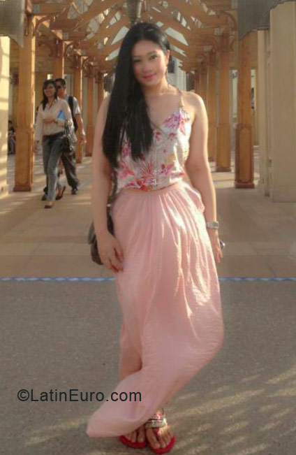 Date this tall United Arab Emirates girl Olga from Dubai AE27