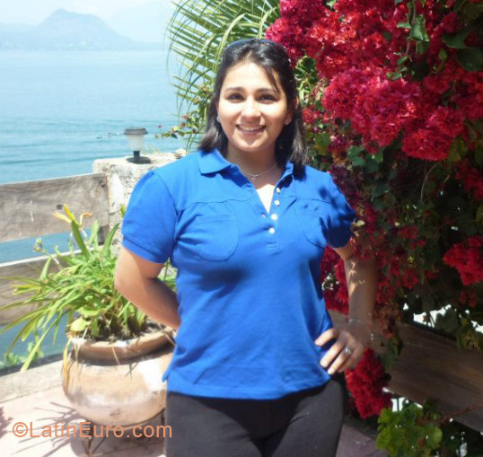 Date this nice looking Guatemala girl Sharily from Guatamala City GT43