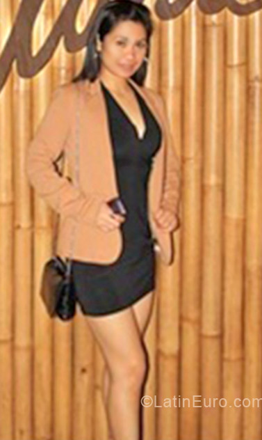 Date this athletic United Arab Emirates girl Ruby from Baguio City -Philippines PH515