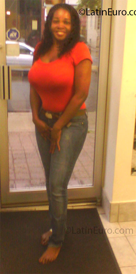 Date this georgeous Canada girl Yesenia from Toronto CA552