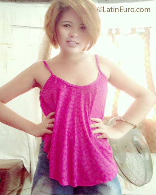Date this passionate Philippines girl April from Manila PH527