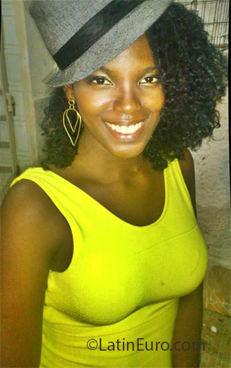 Date this lovely Brazil girl Thamara from Salvador BR7395