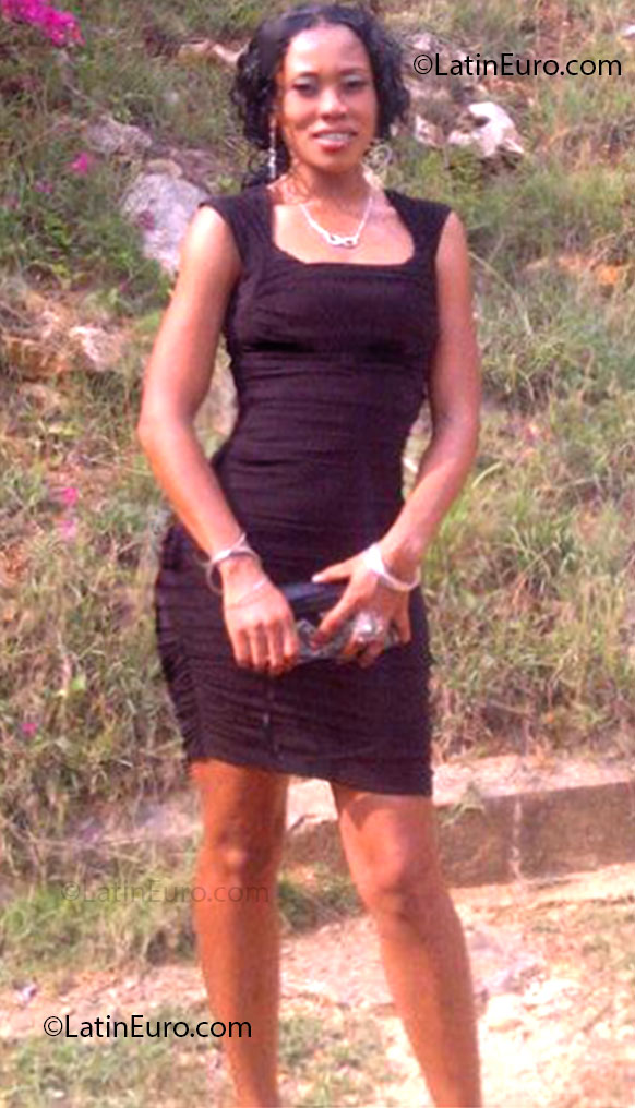 Date this stunning Jamaica girl Deniese from May Pen JM949