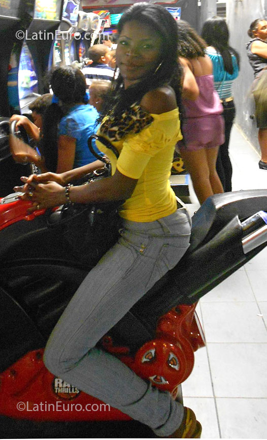 Date this foxy Dominican Republic girl Yani from Santo Domingo DO25587