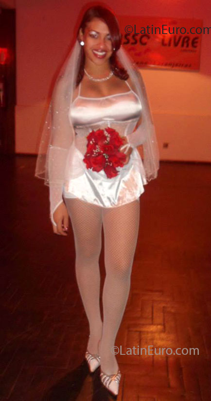 Date this funny Brazil girl Aquila from Contagem BR7429