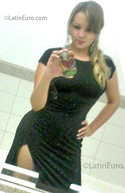 Date this funny Brazil girl Carol from Goiania BR7497