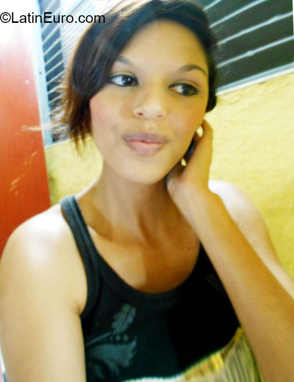 Date this funny Brazil girl Withinim from Garca BR7530