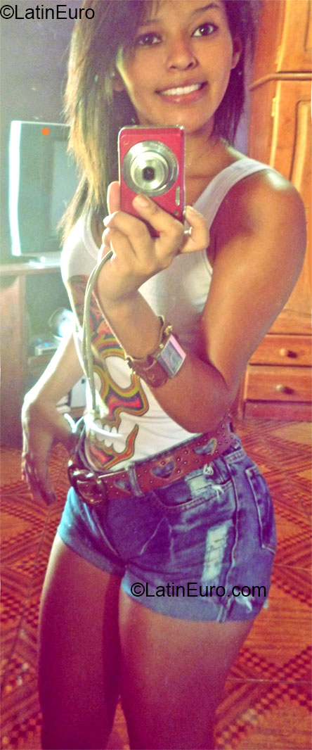 Date this good-looking Brazil girl Taisa from Belem BR7556