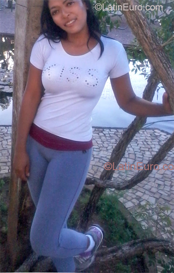 Date this happy Brazil girl Rosilene from Belo Horizonte BR7646