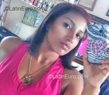 Date this sensual Dominican Republic girl YESSY from San Francisco De Macoris DO15103