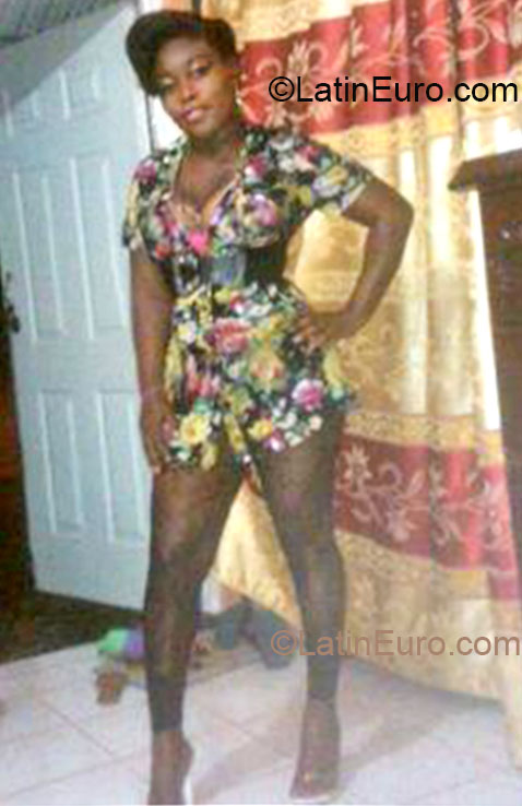 Date this sensual Jamaica girl Shantay from Kingston JM1118