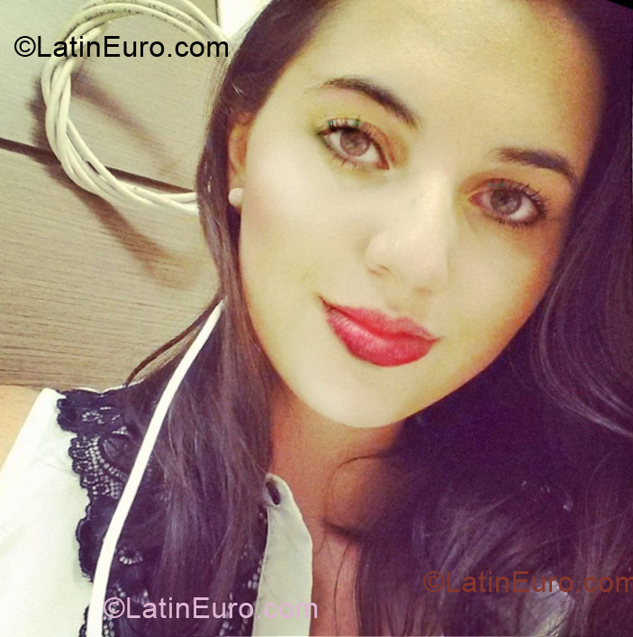 Date this hot Brazil girl Laura from Uberlandia BR7704