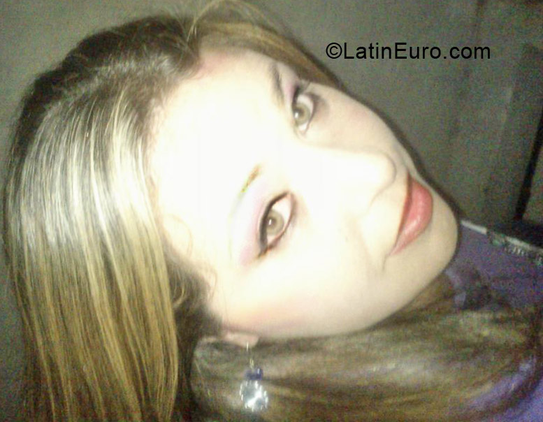 Date this voluptuous Brazil girl Pryscila from Curitiba BR7717